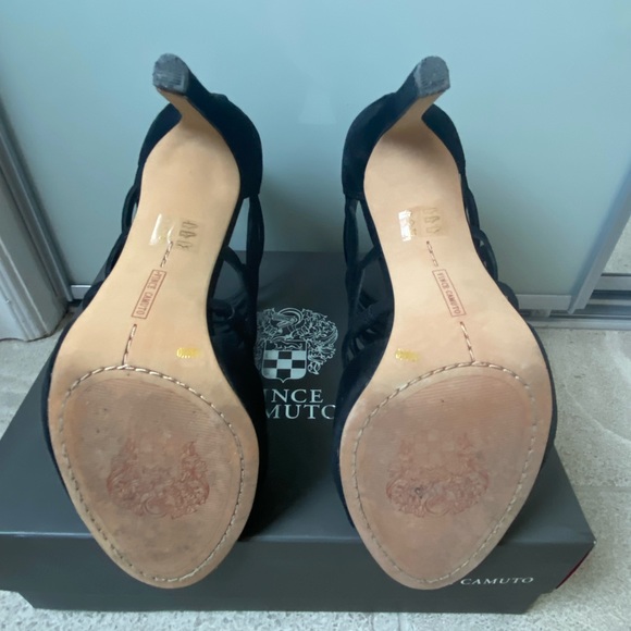 Vince Camuto - Kirsi Woman’s cage suede, black dress sandal. Size 10. - Picture 6 of 11